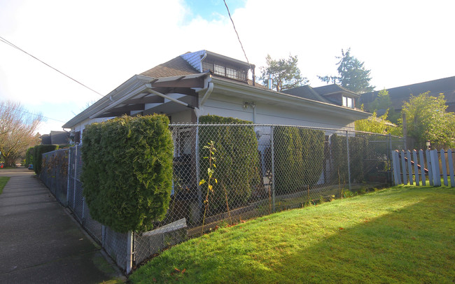 Hawthorne Apt in Seattle, WA - Foto de edificio - Building Photo