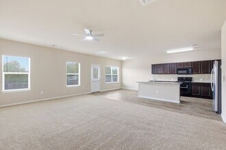 12013 Waterford Run Way in Manor, TX - Building Photo - Building Photo