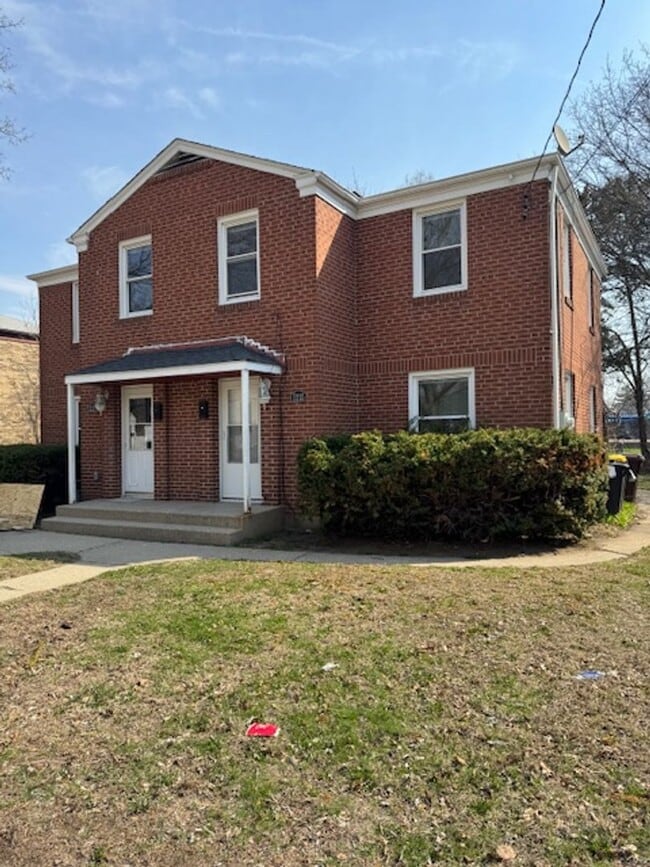 2215-2217 Hecker Ave