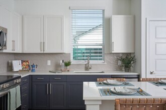 YardHomes® Cottonwood Creek in Hutto, TX - Foto de edificio - Building Photo