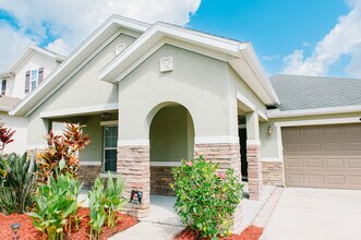 208 Grande Lake Dr in Daytona Beach, FL - Foto de edificio - Building Photo