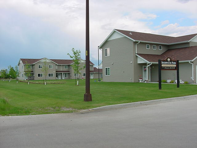 Sherwood Park Townhomes in Thief River Falls, MN - Building Photo