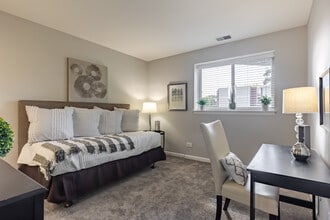 Williams Reserve in Palatine, IL - Building Photo - Interior Photo