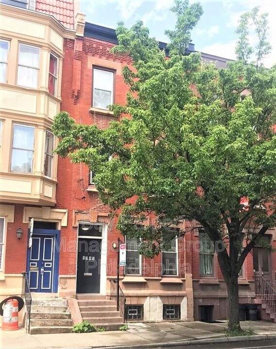 1743 W Diamond St Photo