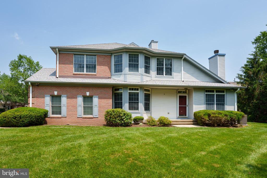111 St Clair Ct in Princeton, NJ - Building Photo