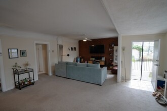 1731 Harriman Ln in Redondo Beach, CA - Building Photo - Building Photo
