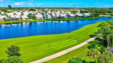 8304 Desmond Dr in Boynton Beach, FL - Foto de edificio - Building Photo