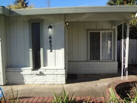 6832-6834 Trovita Way in Citrus Heights, CA - Building Photo