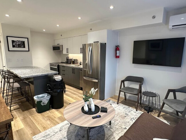 21 Batavia Av