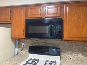 138 Hampshire Dr in Plainsboro, NJ - Building Photo - Building Photo