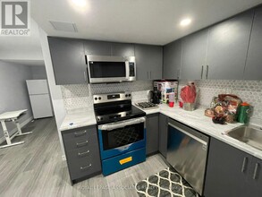 10 Andretti Cres in Brampton, ON - Building Photo - Building Photo