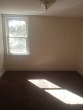 491 West St, Unit 491 West st in Bristol, CT - Building Photo - Building Photo