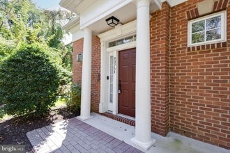 8975 Harrover Pl in Lorton, VA - Building Photo - Building Photo