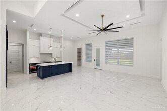 4909 W Highland Ave in McAllen, TX - Foto de edificio - Building Photo