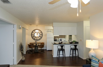 The Landings At Cypress Meadows in Tampa, FL - Building Photo - Interior Photo