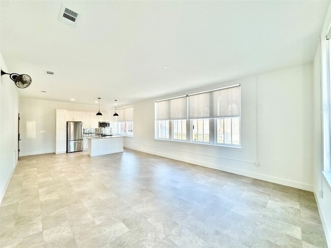 2102 Mechanic St, Unit 205 in Galveston, TX - Building Photo - Building Photo