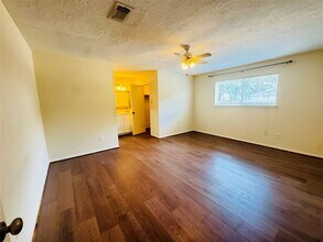 2802 Old Fort Rd in Sugar Land, TX - Building Photo - Building Photo