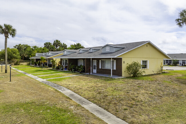 Summit Cove Condominiums in Sebastian, FL - Building Photo - Building Photo