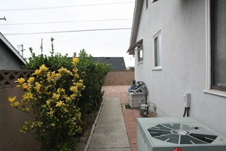 15666 Hesse Dr in La Mirada, CA - Foto de edificio - Building Photo