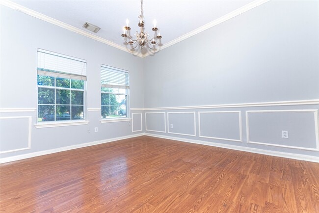 property at 20106 Lakespire Dr