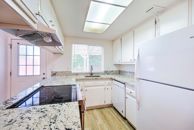 109 Hoxsie Ct in Folsom, CA - Foto de edificio - Building Photo