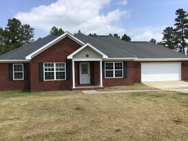 92 Jackson Ave NE in Ludowici, GA - Building Photo