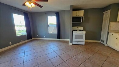 1417 College St in Grand Prairie, TX - Building Photo - Building Photo