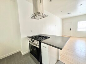 515-518 3/4 N Mariposa Ave in Los Angeles, CA - Building Photo