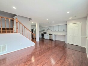 5903 Havener House Way in Centreville, VA - Foto de edificio - Building Photo