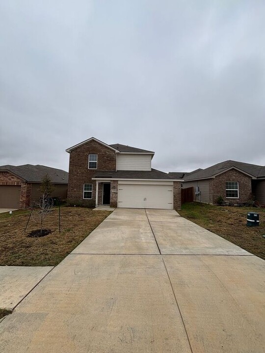 124 Somerdale Pass in Jarrell, TX - Building Photo