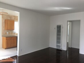 11054 Otsego St, Unit 08 in Los Angeles, CA - Building Photo - Building Photo