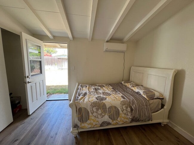 924 N Fairview St in Anaheim, CA - Building Photo - Building Photo