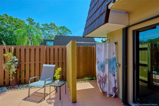 6025 SE Riverboat Dr in Stuart, FL - Building Photo - Building Photo