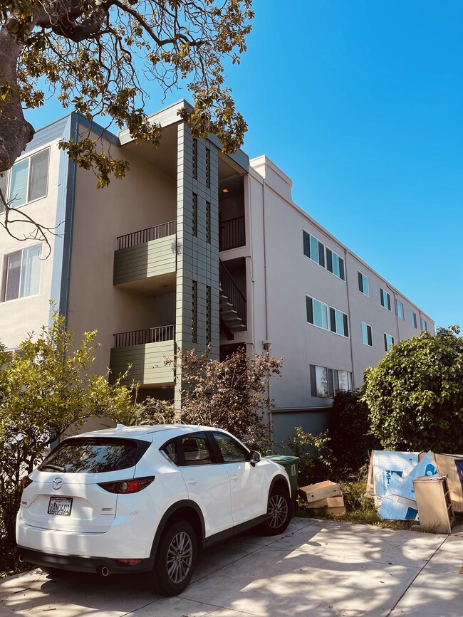 2610 Regent St. in Berkeley, CA - Foto de edificio - Building Photo