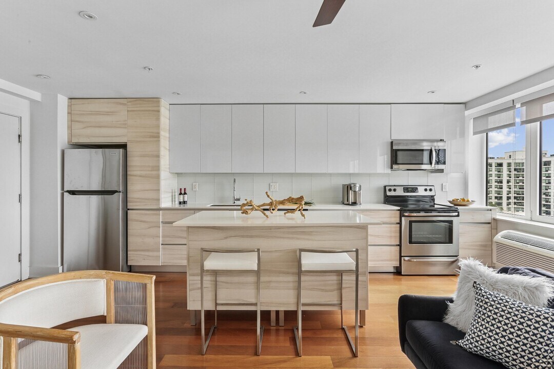 Presidential City in Philadelphia, PA - Building Photo