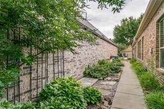 9404 National Pines Dr in McKinney, TX - Foto de edificio - Building Photo