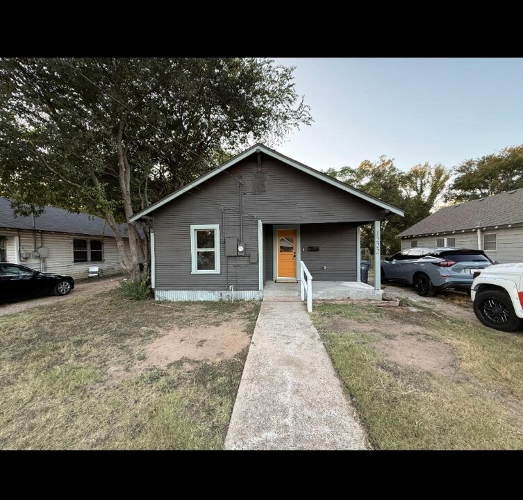 1222 Chestnut St in Waco, TX - Building Photo
