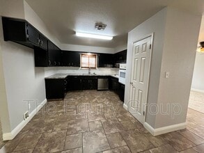 2040 W Linda Vista Ave in Porterville, CA - Building Photo - Building Photo