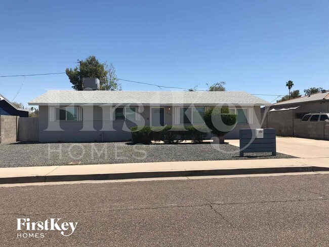 property at 2133 E Larkspur Dr
