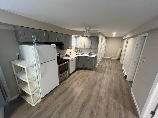 40 Old Northport Rd, Unit first floor in Kings Park, NY - Foto de edificio - Building Photo