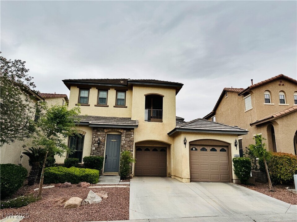 11233 Newbury Hills Ave in Las Vegas, NV - Building Photo