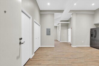 209 N Neil St in Champaign, IL - Building Photo - Building Photo