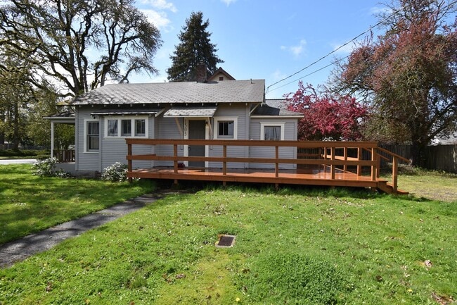 property at 1503 SW Queen Ave