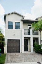 6055 NW 104th Ct in Doral, FL - Building Photo