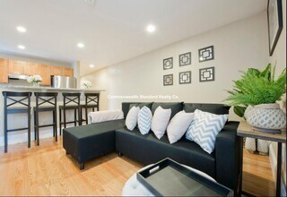 76 Egmont St, Unit 6F in Brookline, MA - Foto de edificio - Building Photo