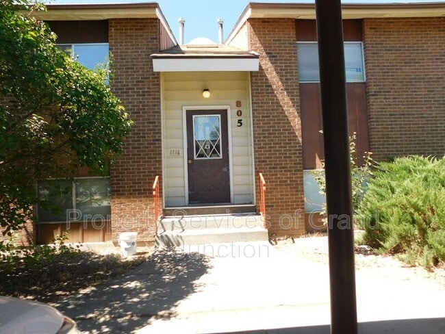 property at 805 E Cedar Ct