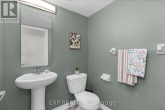 135 Sydenham Wells in Barrie, ON - Building Photo - Building Photo