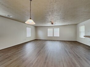 3406 Maris Way in Humble, TX - Foto de edificio - Building Photo