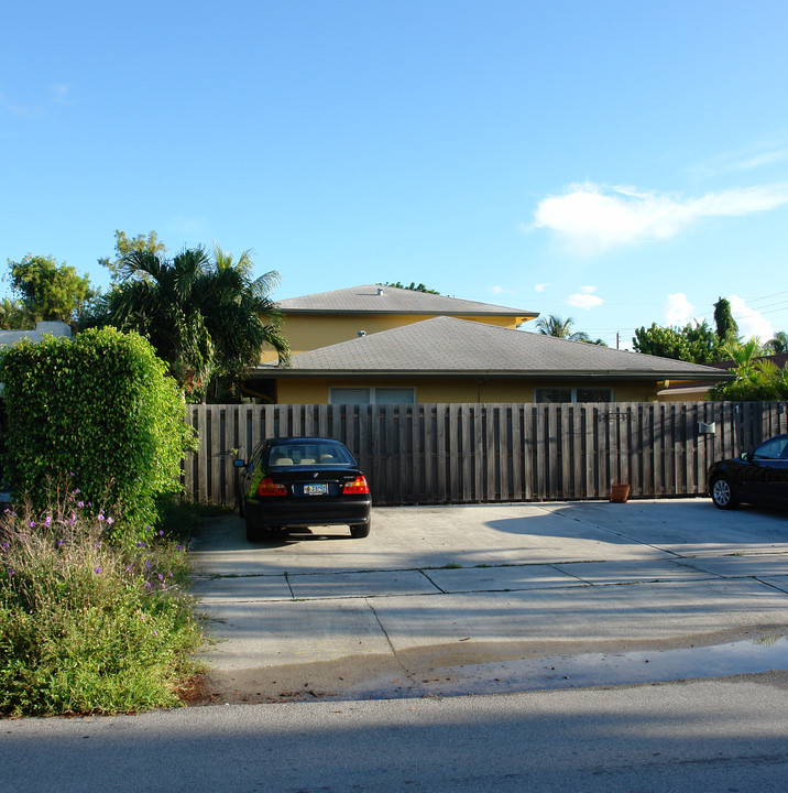 1637 NE 5th St in Fort Lauderdale, FL - Building Photo