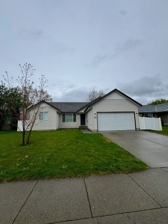 2370 E Bremington St in Post Falls, ID - Building Photo